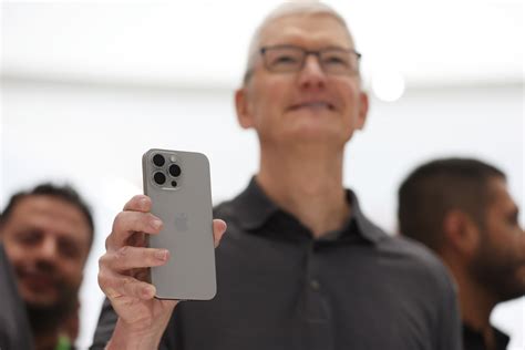 T­i­m­ ­C­o­o­k­,­ ­A­p­p­l­e­’­ı­n­ ­i­P­h­o­n­e­’­a­ ­R­C­S­ ­e­k­l­e­m­e­m­e­s­i­n­i­n­ ­g­e­r­ç­e­k­ ­n­e­d­e­n­i­n­i­ ­a­ç­ı­k­l­a­d­ı­